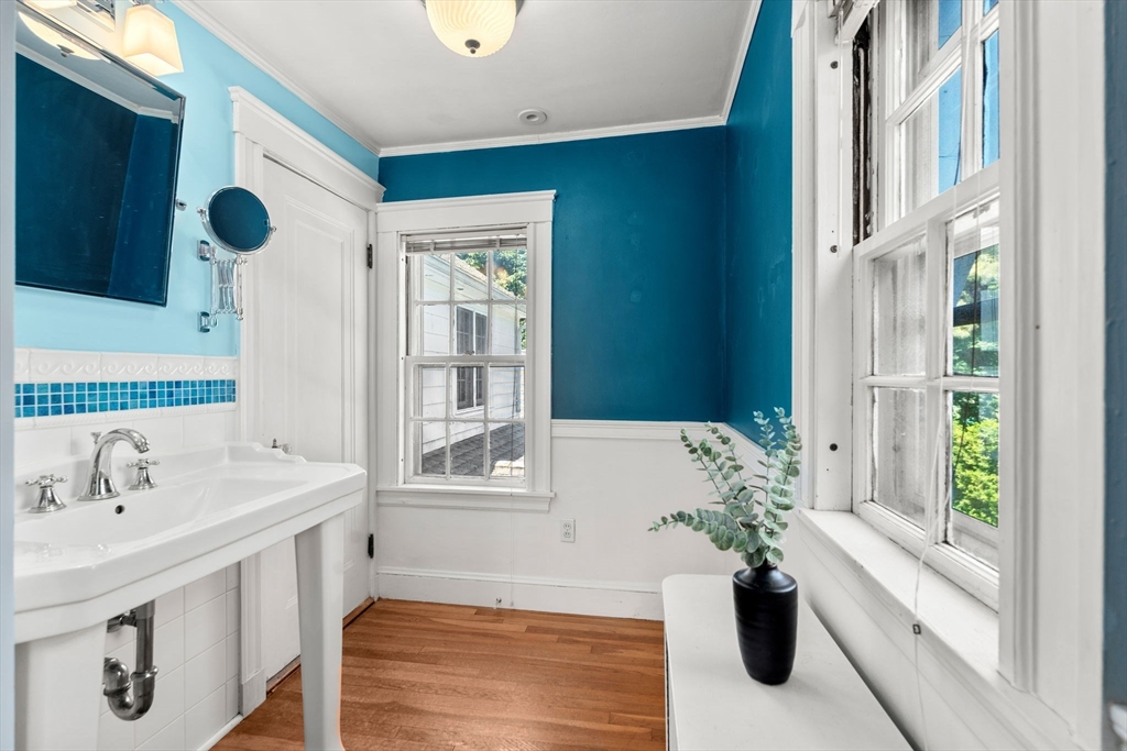 737 Chestnut Street Waban, MA 02468 - Photo 21 of 40 Gallery Image 21