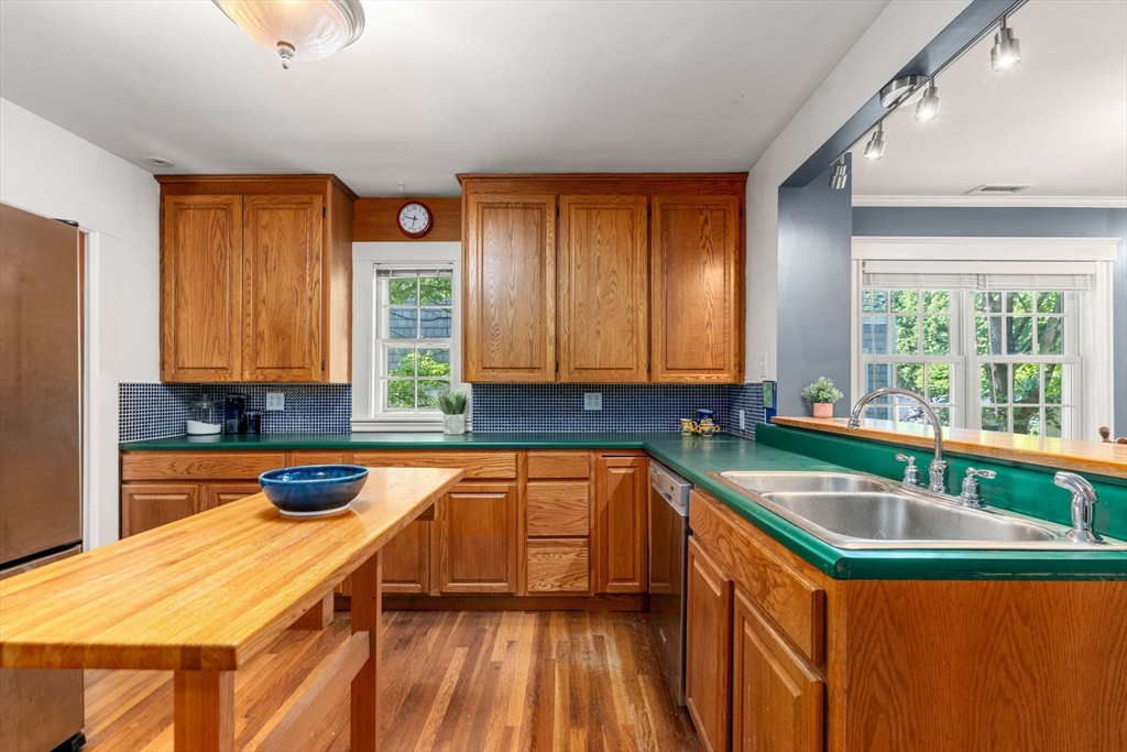 737 Chestnut Street Waban, MA 02468 - Photo 9 of 40 Gallery Image 9
