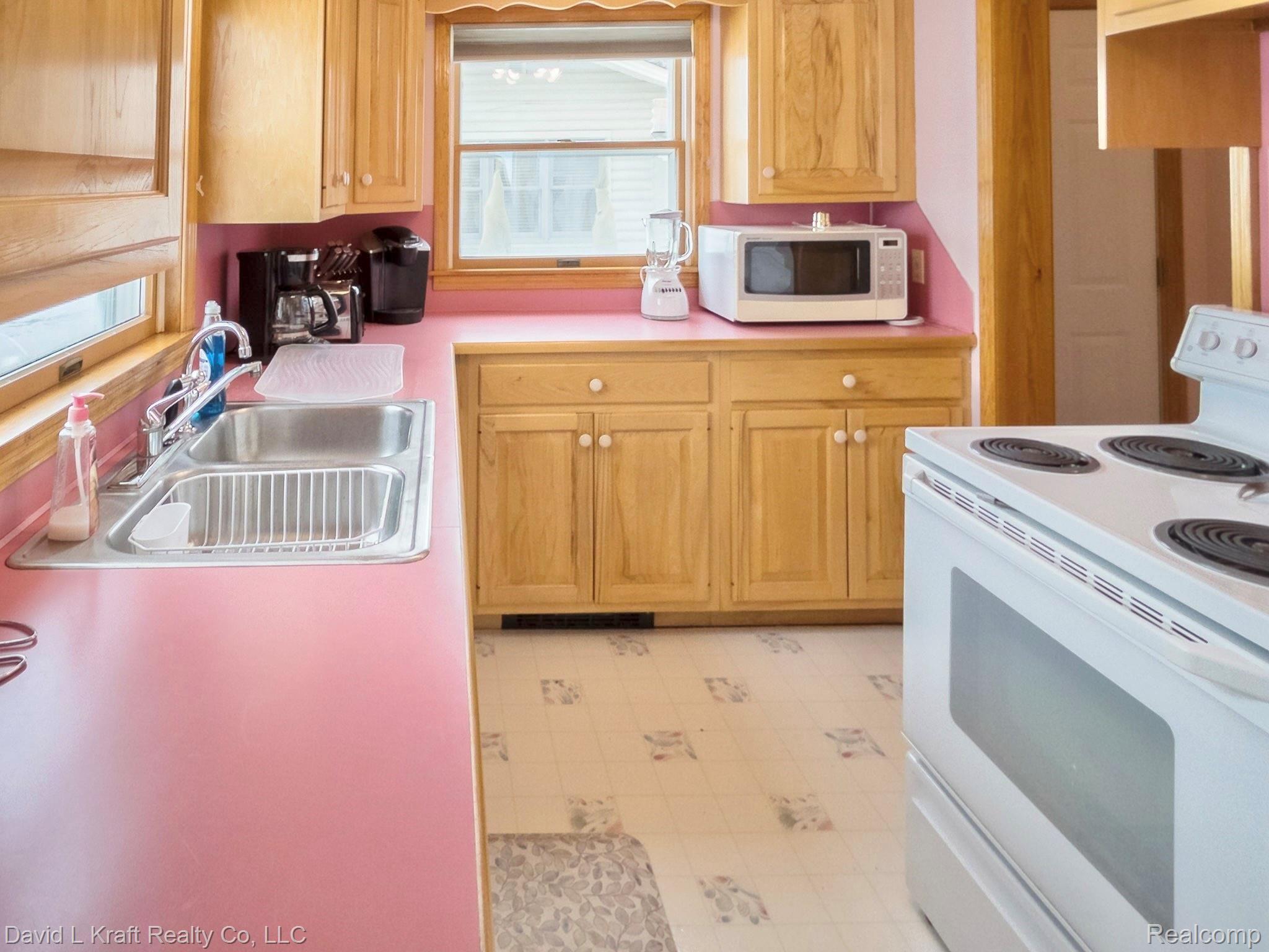 8524 Crescent Beach Road Pigeon, MI 48755 - Photo 13 of 41 8524CBKitchen3.jpg