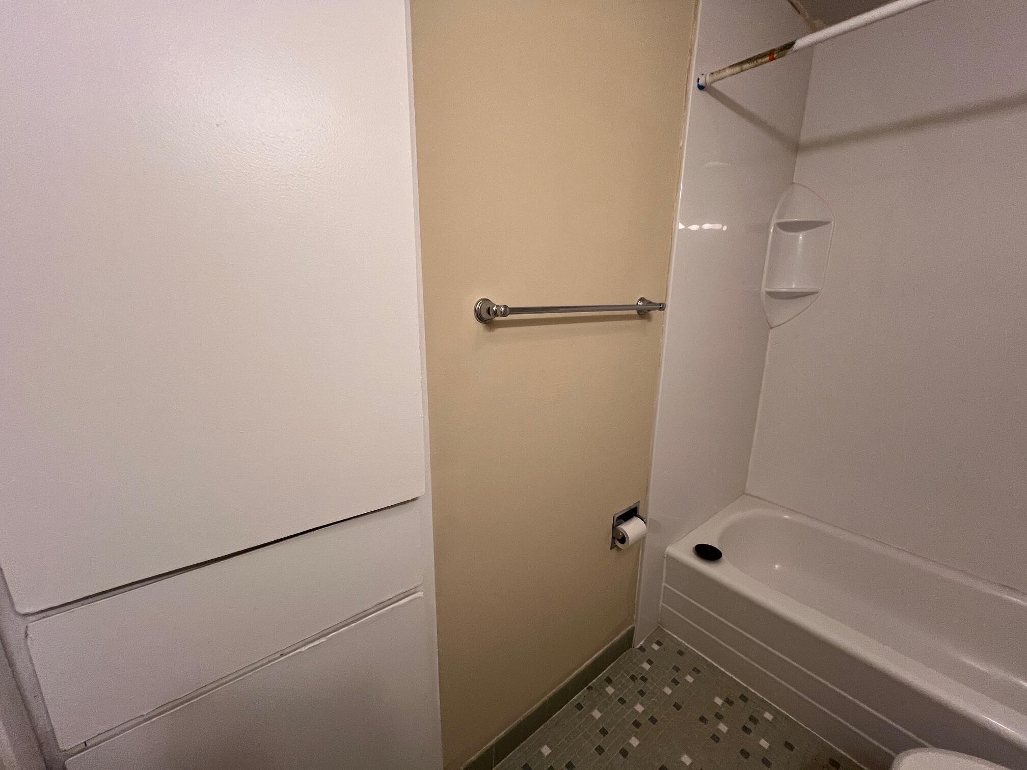 210 Pelham Road, Unit 105B Fort Walton Beach, FL 32547 - Photo 31 of 41 a bathroom with a bathtub
