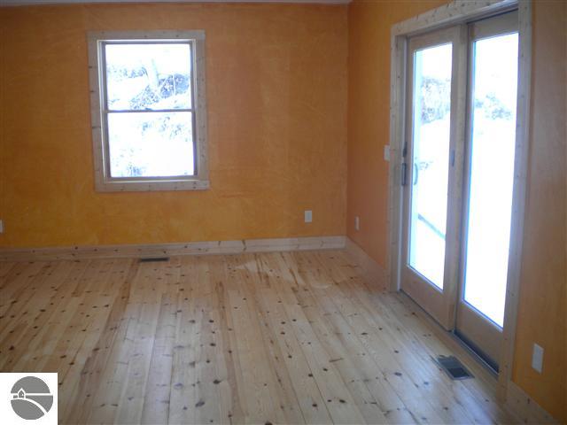 15115 Bluff Road Traverse City, MI 49686 - Photo 17 of 32 1743981-16.JPG