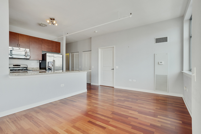 511 West Division Street, Unit 506 Chicago, IL 60610 - Photo 8 of 15