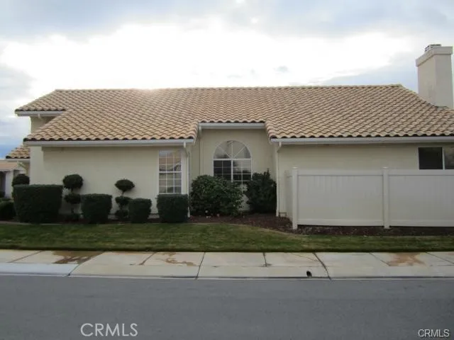 a view of a house with a outdoor space