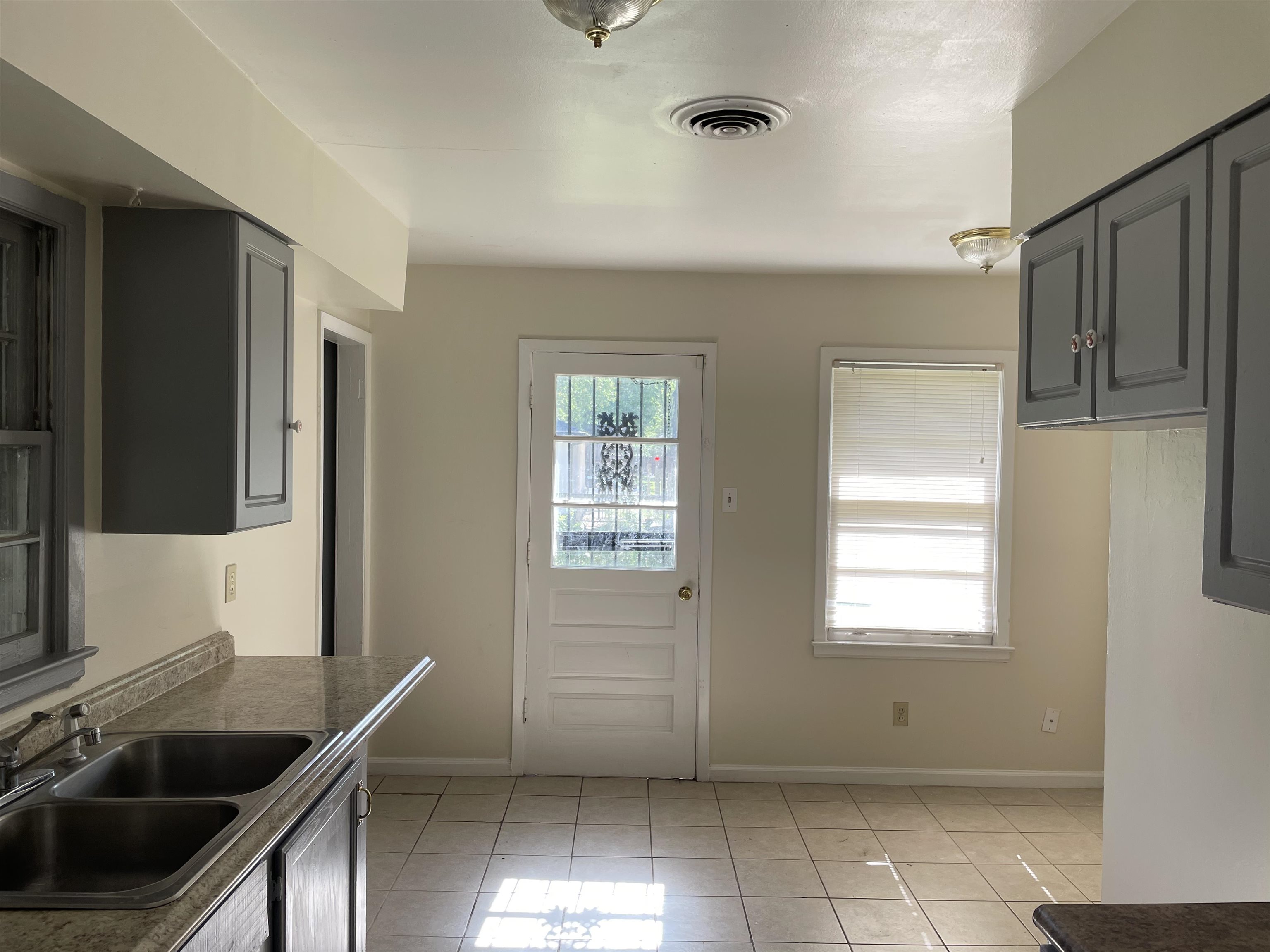 1872 Danville Road Memphis, TN 38117 - Photo 4 of 38