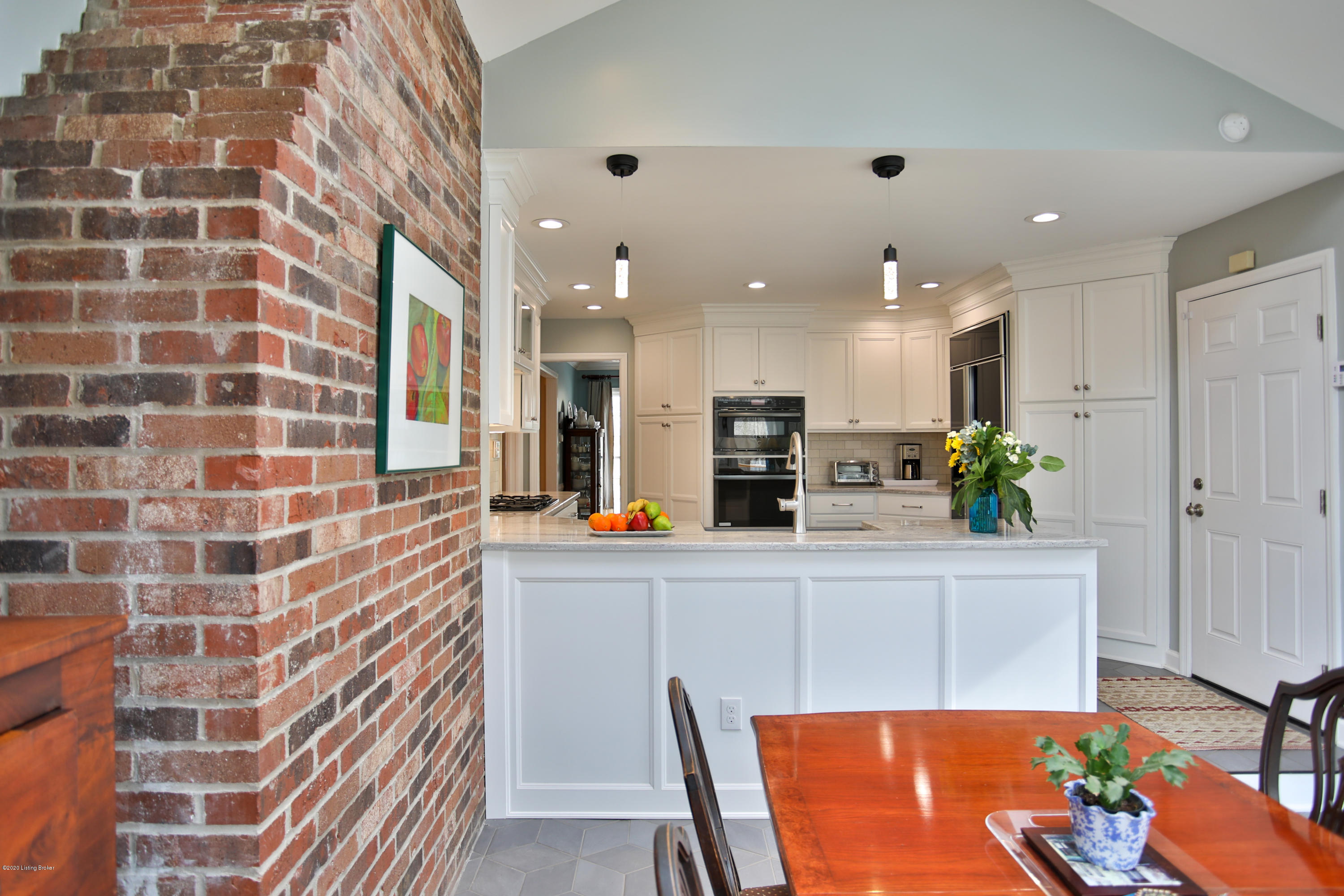 1811 Round Ridge Road Louisville, KY 40207 - Photo 26 of 58 1-29