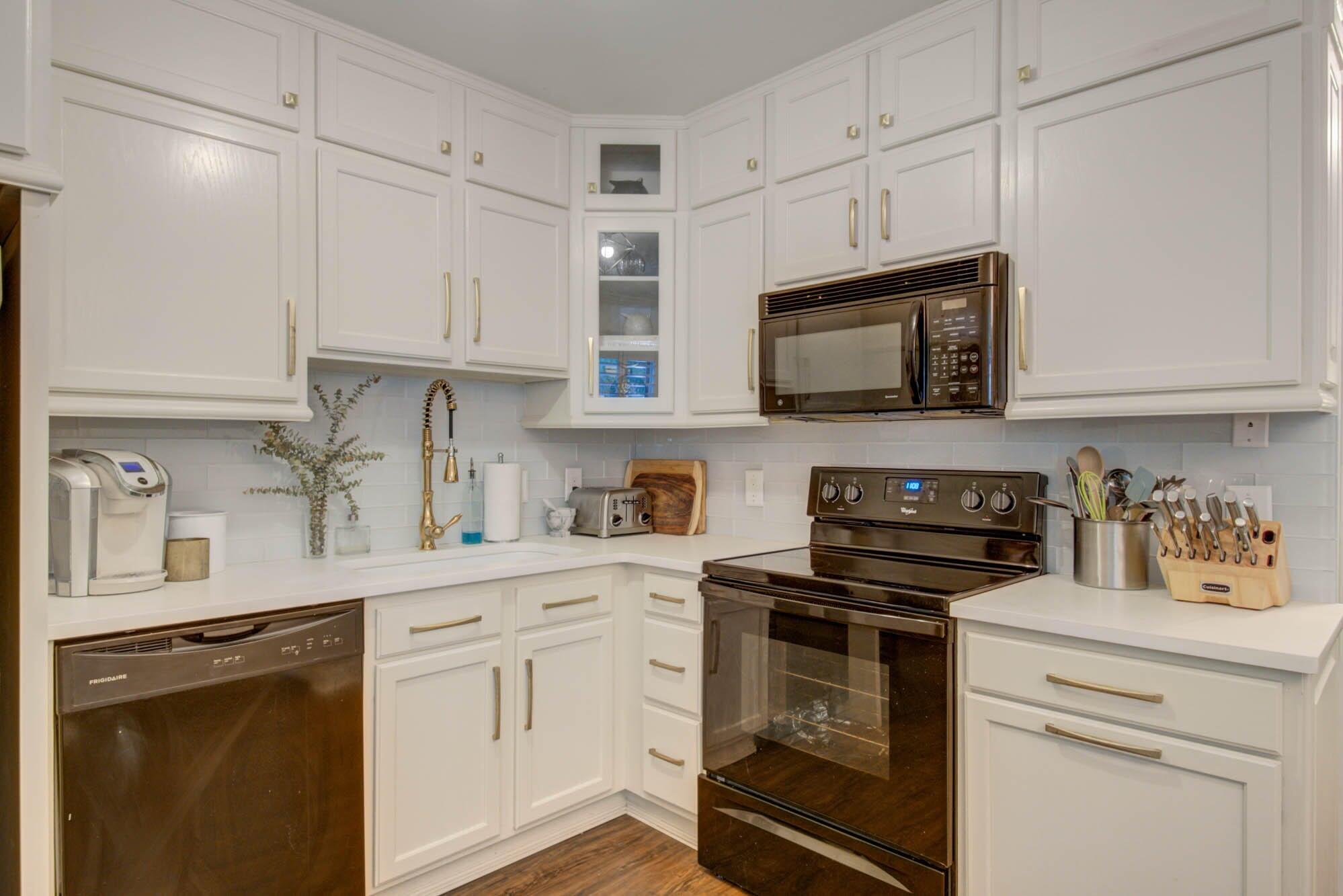 252 Howle Avenue, Unit B1 Charleston, SC 29412 - Photo 5 of 13 1946541924232398649-4