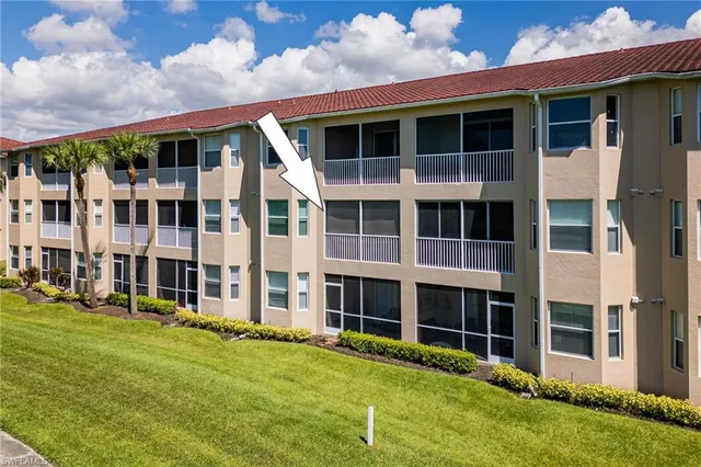 a view of residential building with a yard