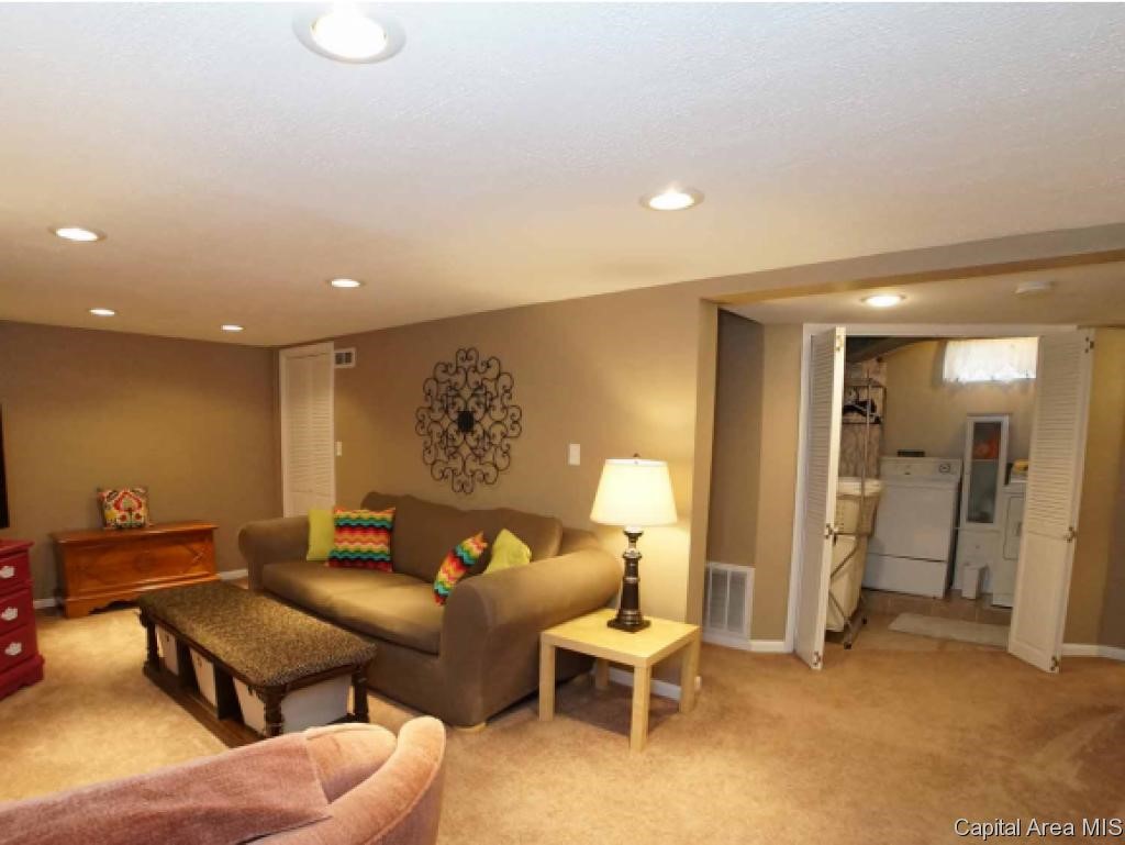 34 Bonnie Court Springfield, IL 62704 - Photo 6 of 30 Gallery Image 6