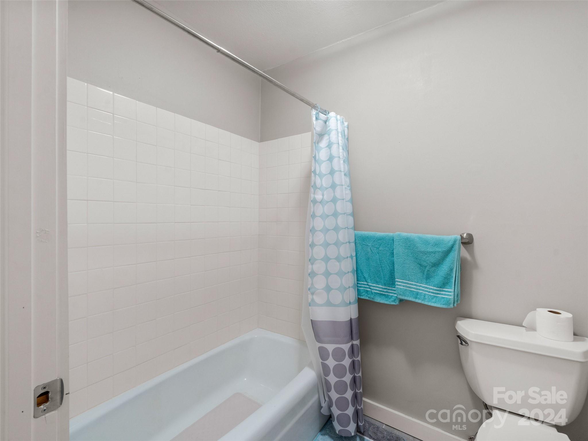 111 Shepard Square, Unit 608 Brevard, NC 28712 - Photo 19 of 29 a bath room with a toilet and a bath tub