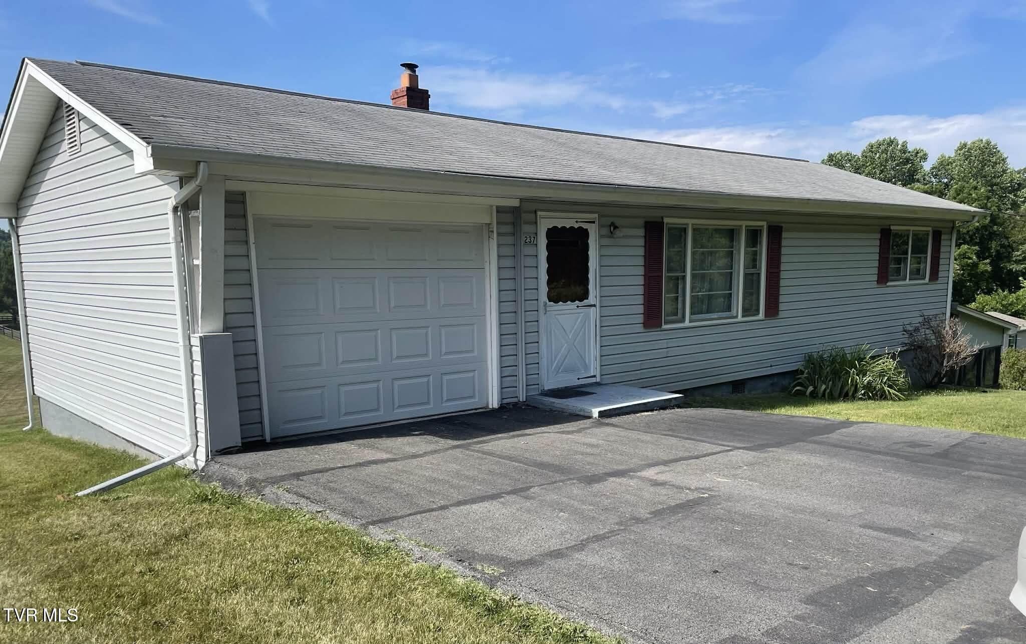 237 Bullock Hollow Road Bristol, TN 37620 - Photo 2 of 10 b31ae250-a60f-4824-b2d8-98a87443204f