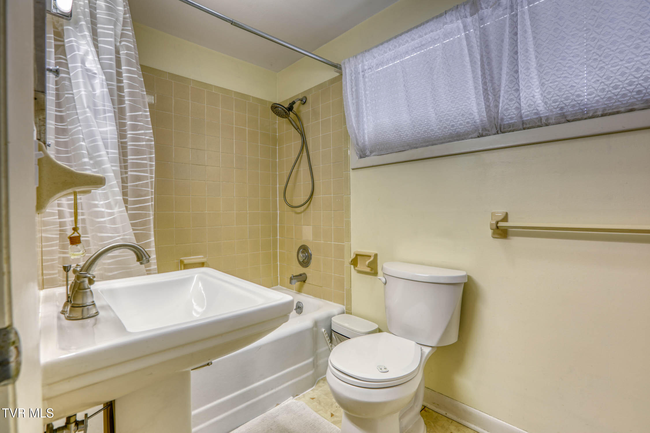 2136 Heatherly Road Kingsport, TN 37660 - Photo 31 of 51 2136 Heatherly. Kpt MLSb (44 of 52)