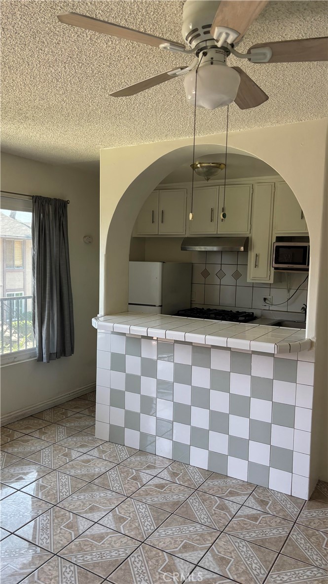 1920 North H Street Oxnard, CA 93036 - Photo 5 of 7 Kitchen