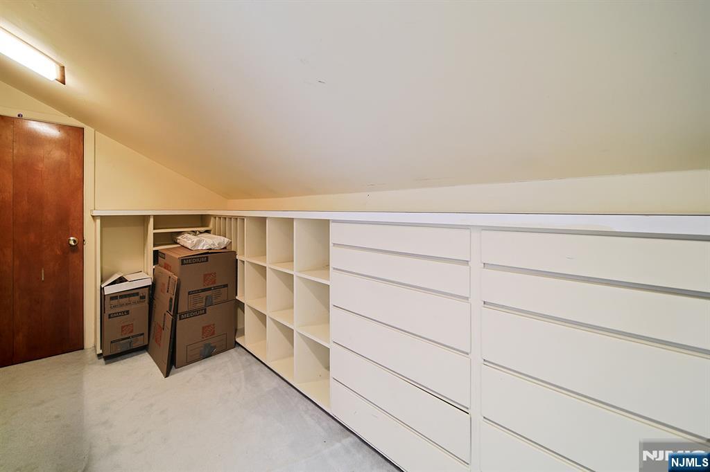 586 Hillside Street Ridgefield, NJ 07657 - Photo 36 of 46