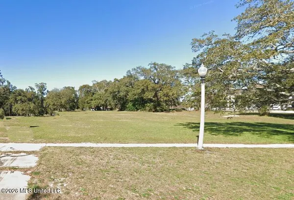 $3,995,000 | 1252-1270 Beach Boulevard, Biloxi, MS 39530