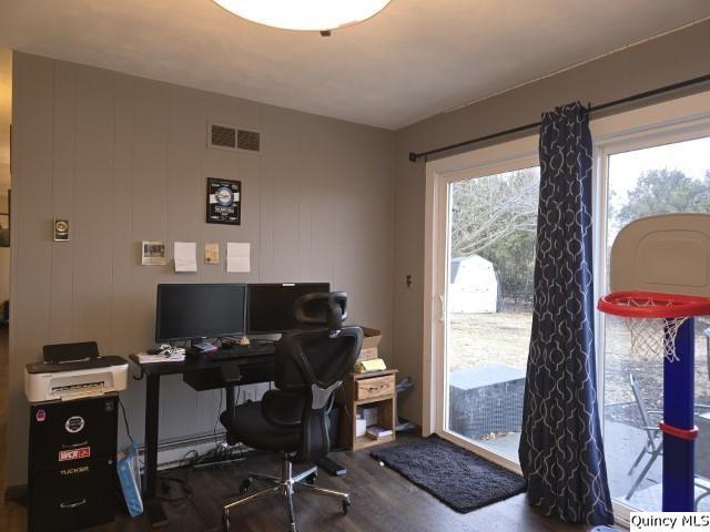 733 Questover Drive Carthage, IL 62321 - Photo 6 of 28 Gallery Image 6