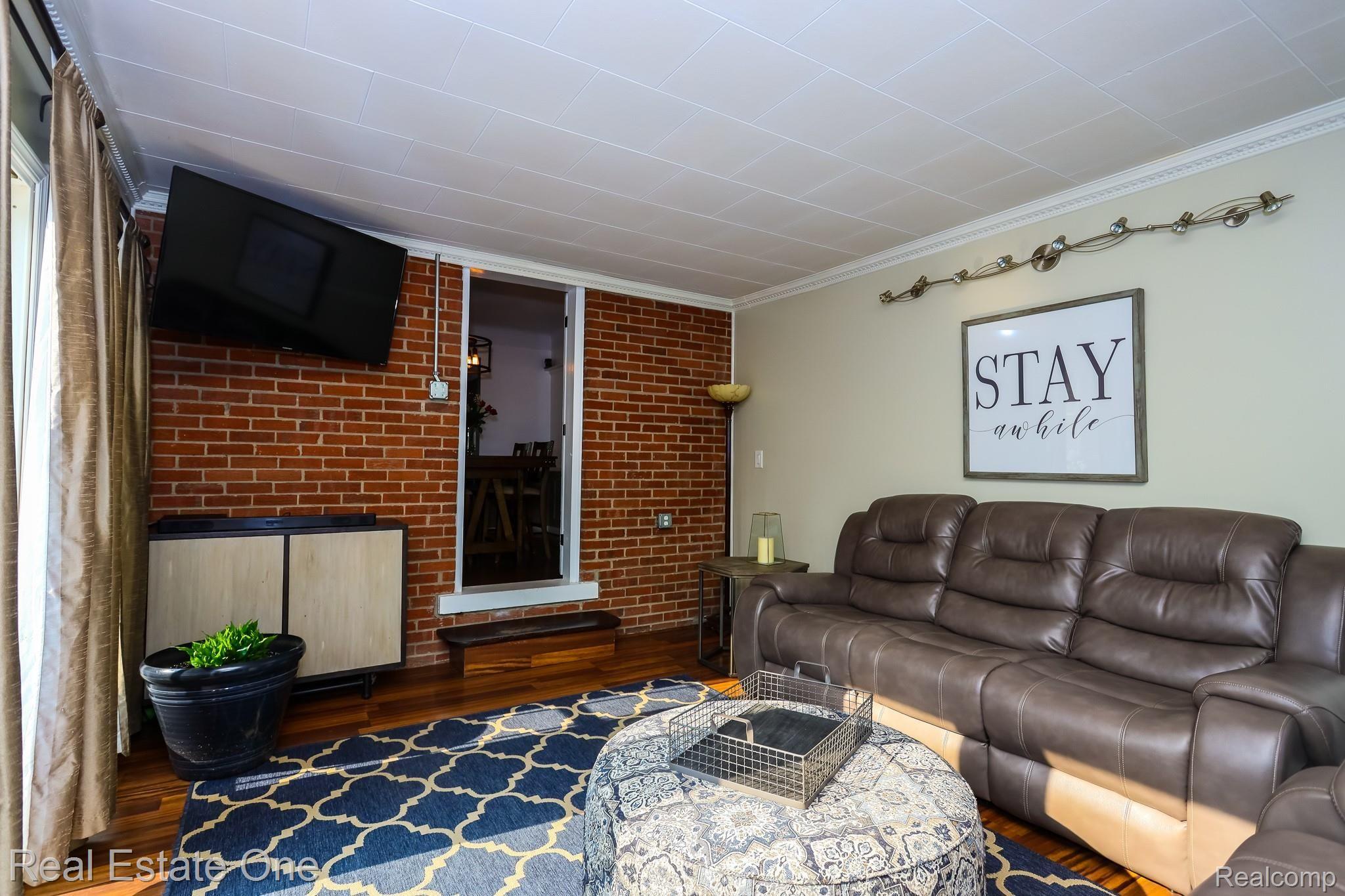 1698 Bournemouth Road Grosse Pointe, MI 48236 - Photo 25 of 42 grosse_point_46.jpg
