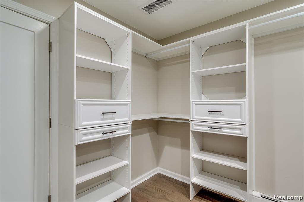 587 East Long Lake Road Bloomfield Hills, MI 48304 - Photo 19 of 27