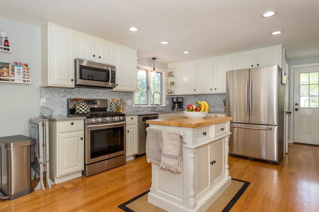 81 Assabet Road Quincy, MA 02169 - Photo 4 of 36