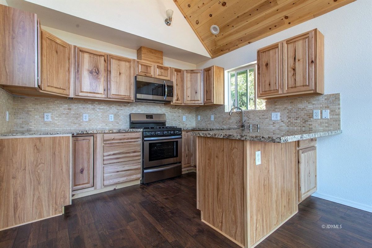 53610 Jeffery Pine Road Idyllwild, CA 92549 - Photo 20 of 38 Delux wrap-around kitchen