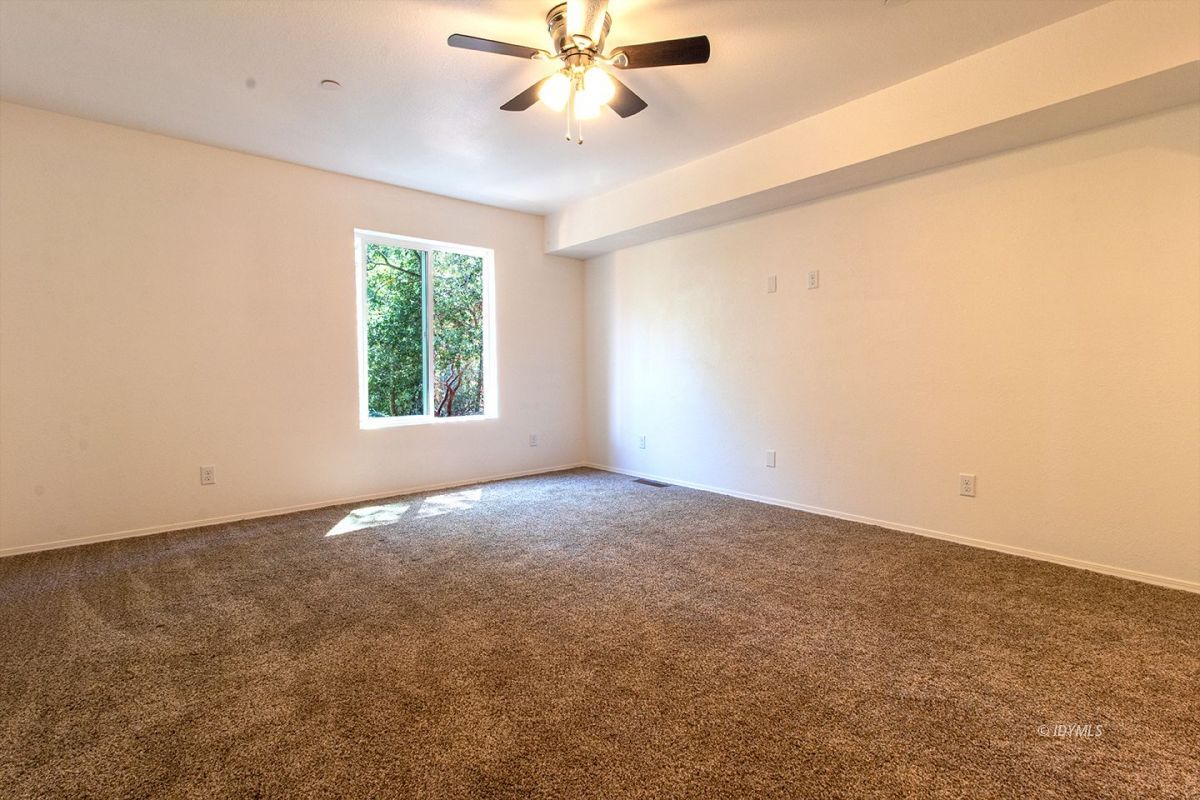 53610 Jeffery Pine Road Idyllwild, CA 92549 - Photo 25 of 38 Specious Master Bedroom