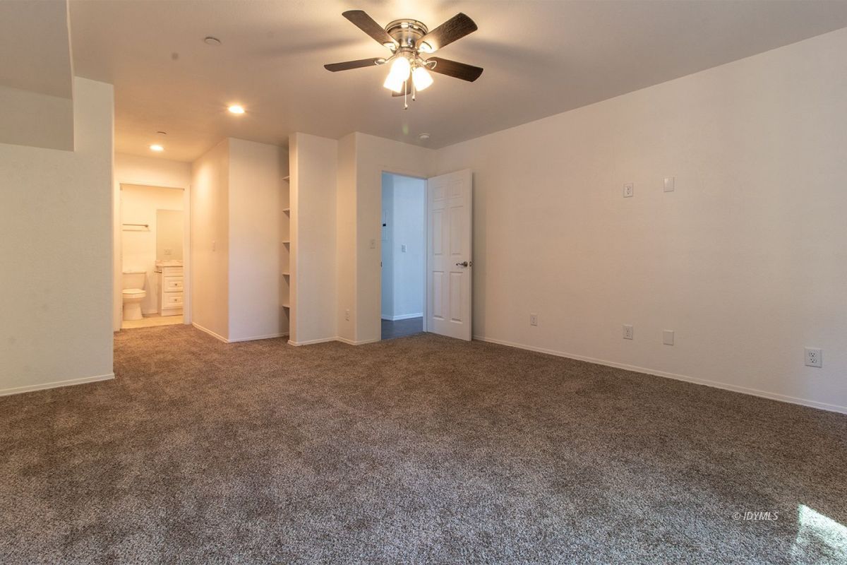 53610 Jeffery Pine Road Idyllwild, CA 92549 - Photo 26 of 38 Master towards Master Bath