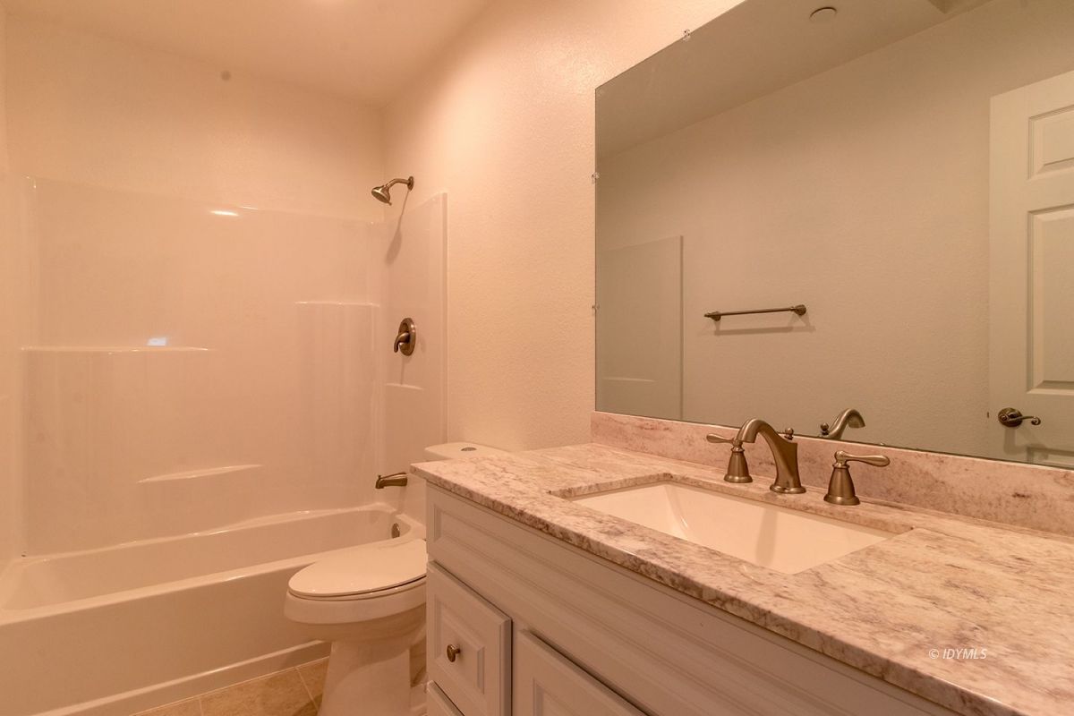 53610 Jeffery Pine Road Idyllwild, CA 92549 - Photo 30 of 38 Spacious Master Bath