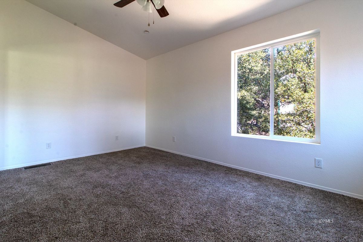 53610 Jeffery Pine Road Idyllwild, CA 92549 - Photo 34 of 38 Third large Bedroom