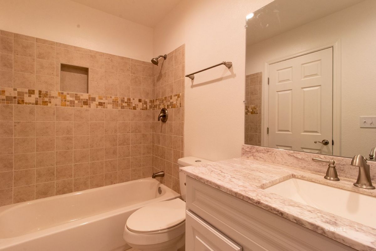 53610 Jeffery Pine Road Idyllwild, CA 92549 - Photo 35 of 38 Shared full Bath for upstairs