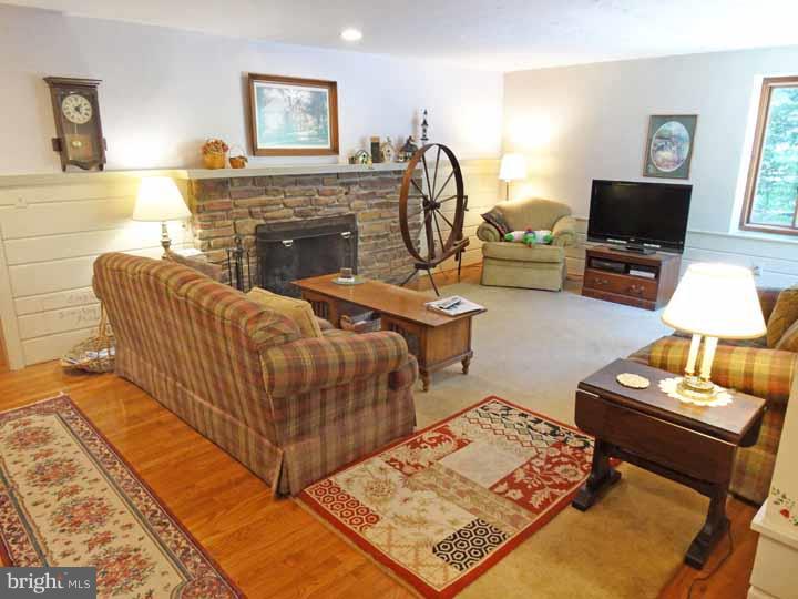 4607 Smith Road Newtown, PA 18940 - Photo 4 of 25 Gallery Image 4