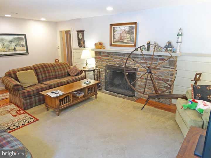 4607 Smith Road Newtown, PA 18940 - Photo 5 of 25 Gallery Image 5