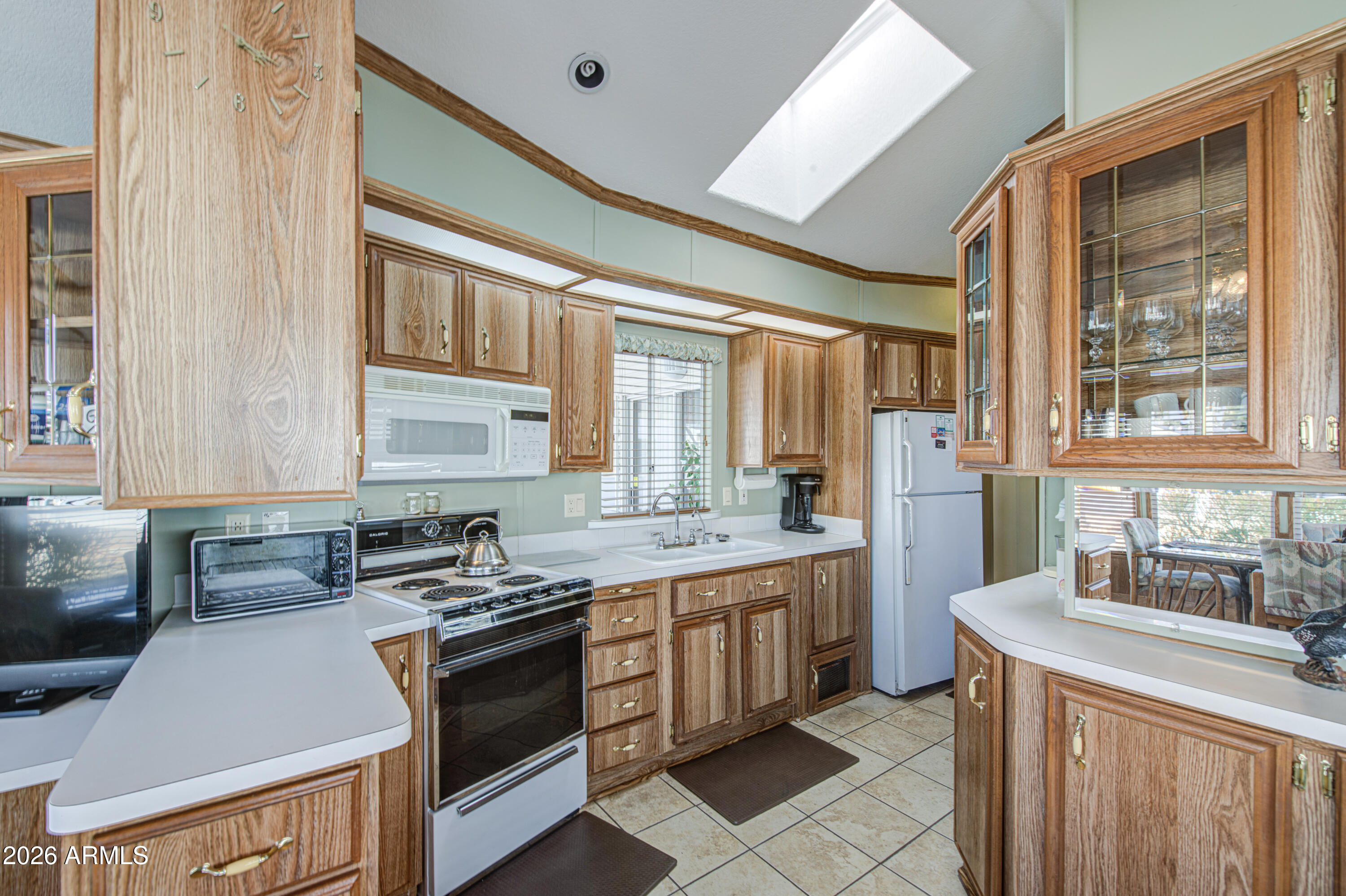 111 South Greenfield Road, Unit 765 Mesa, AZ 85206 - Photo 12 of 31 a kitchen that has a sink and a stove in it