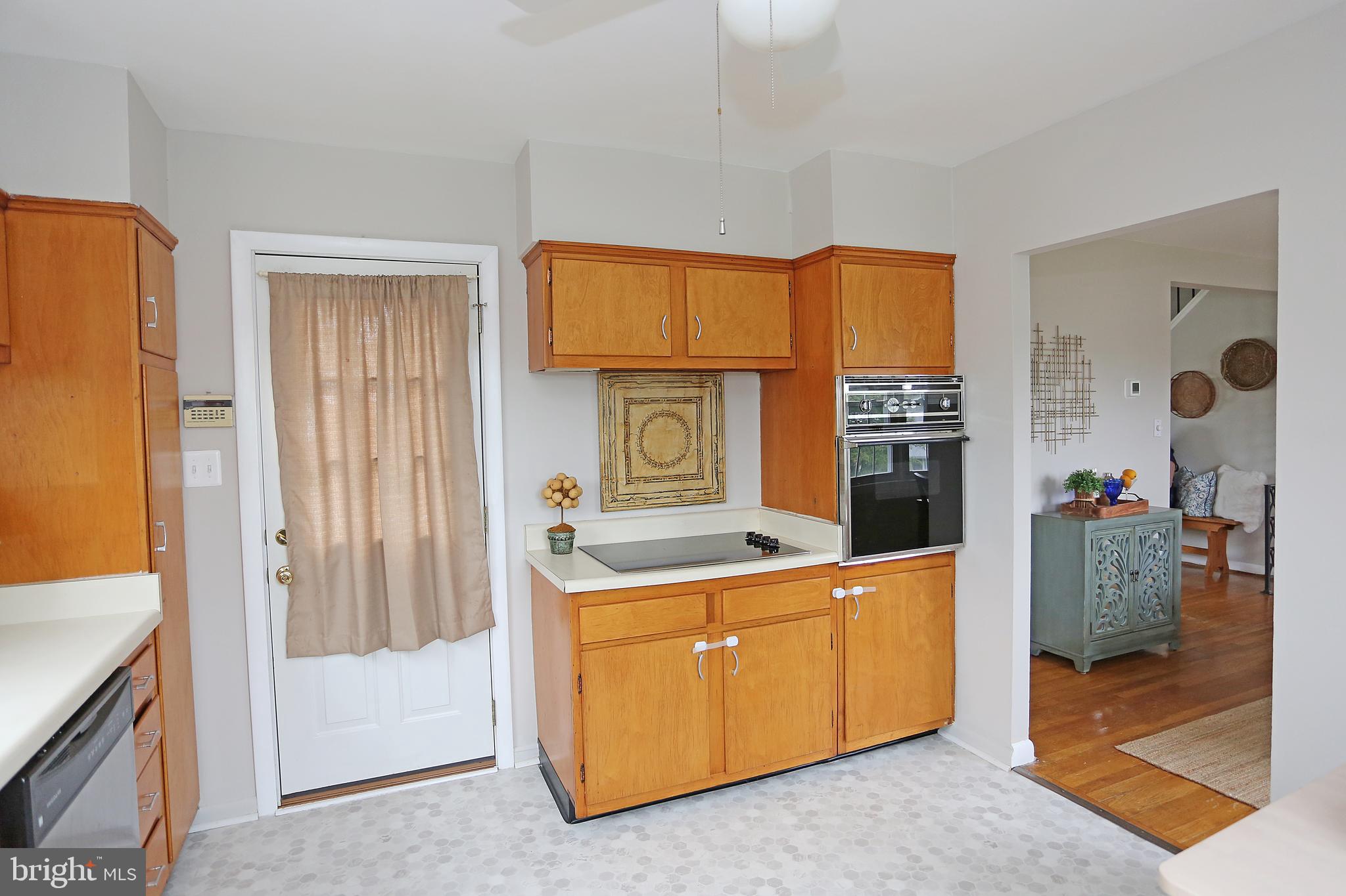 6015 Burnt Oak Road Baltimore, MD 21228 - Photo 11 of 32