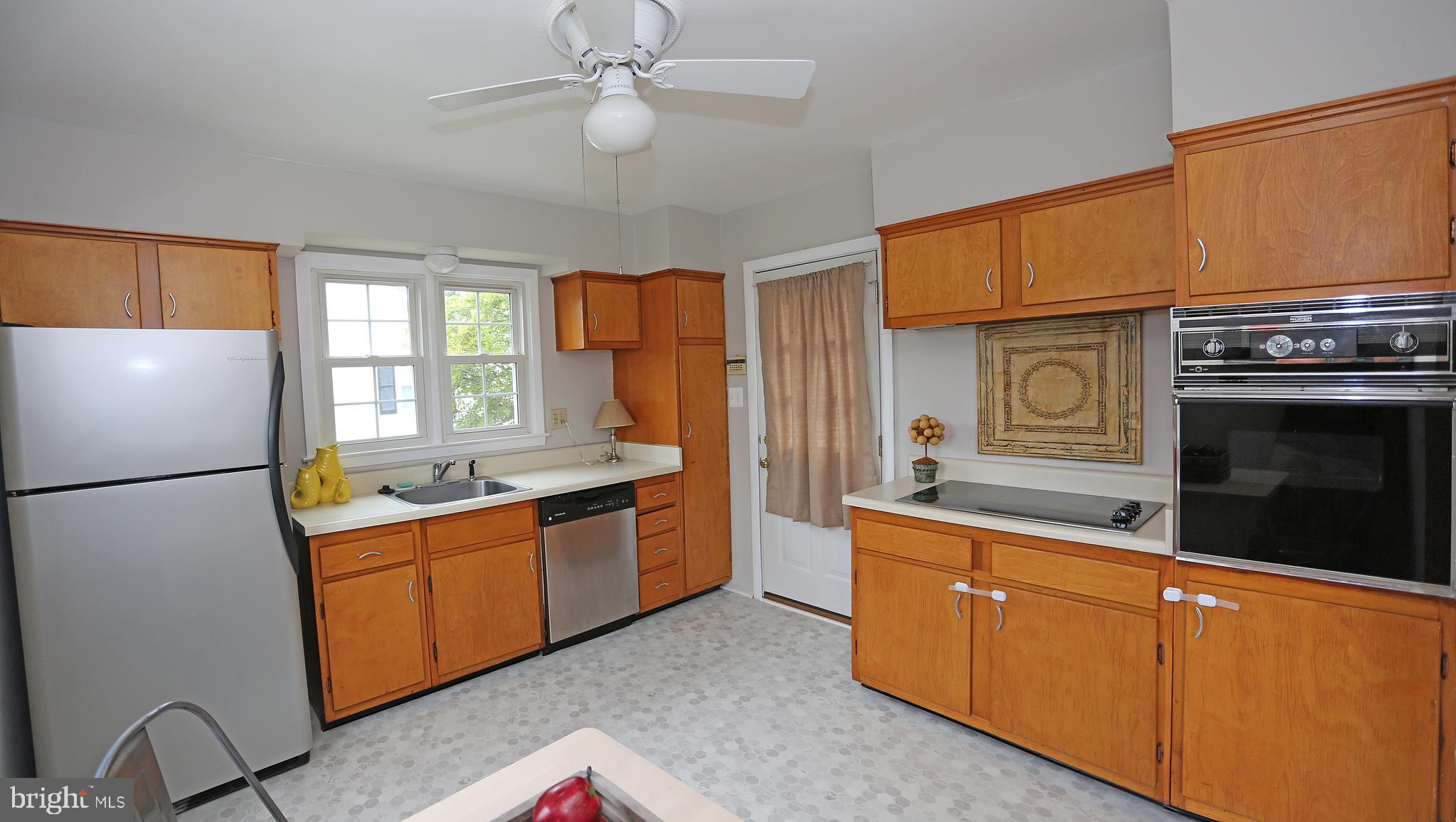 6015 Burnt Oak Road Baltimore, MD 21228 - Photo 8 of 32