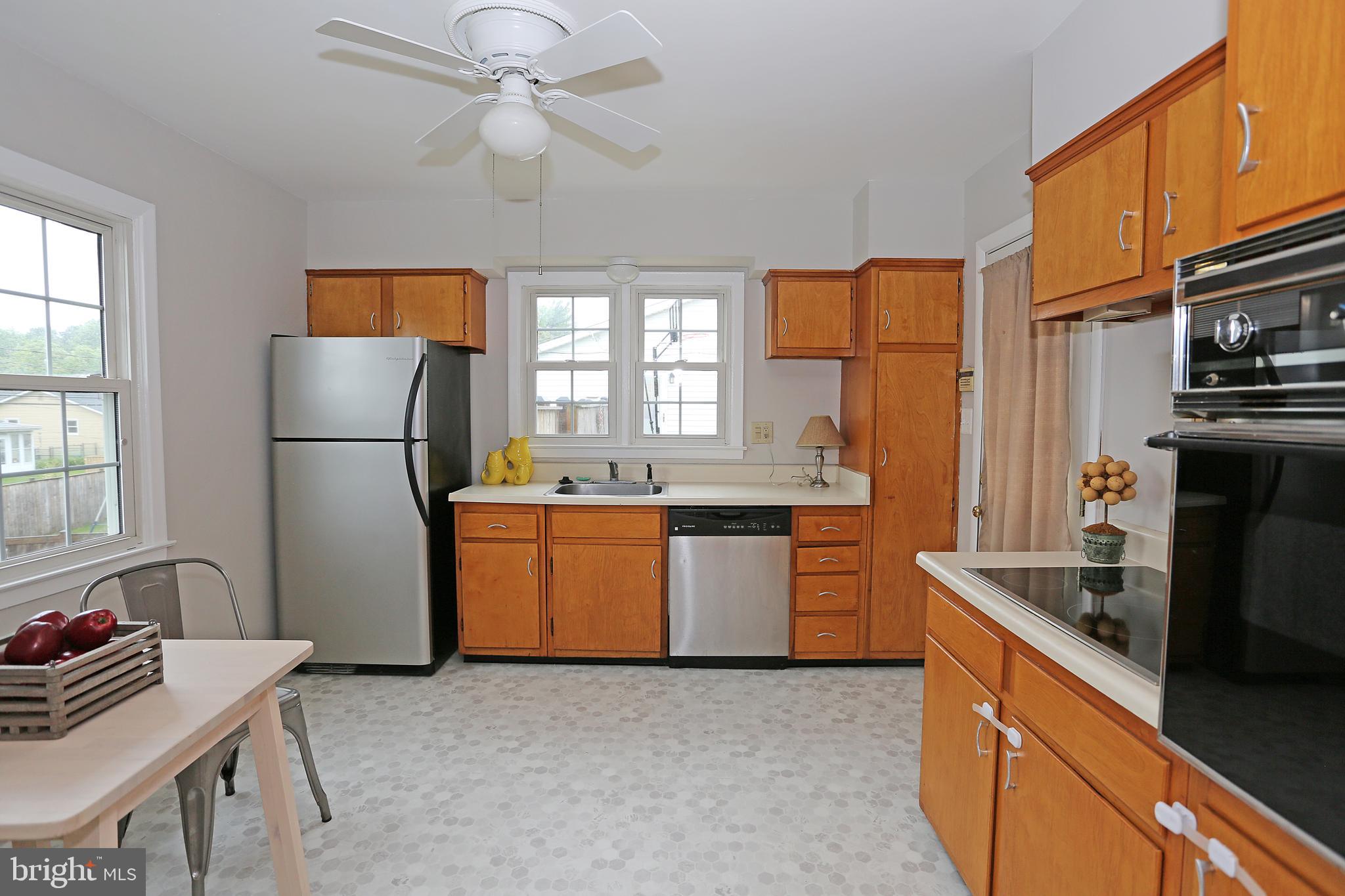 6015 Burnt Oak Road Baltimore, MD 21228 - Photo 10 of 32