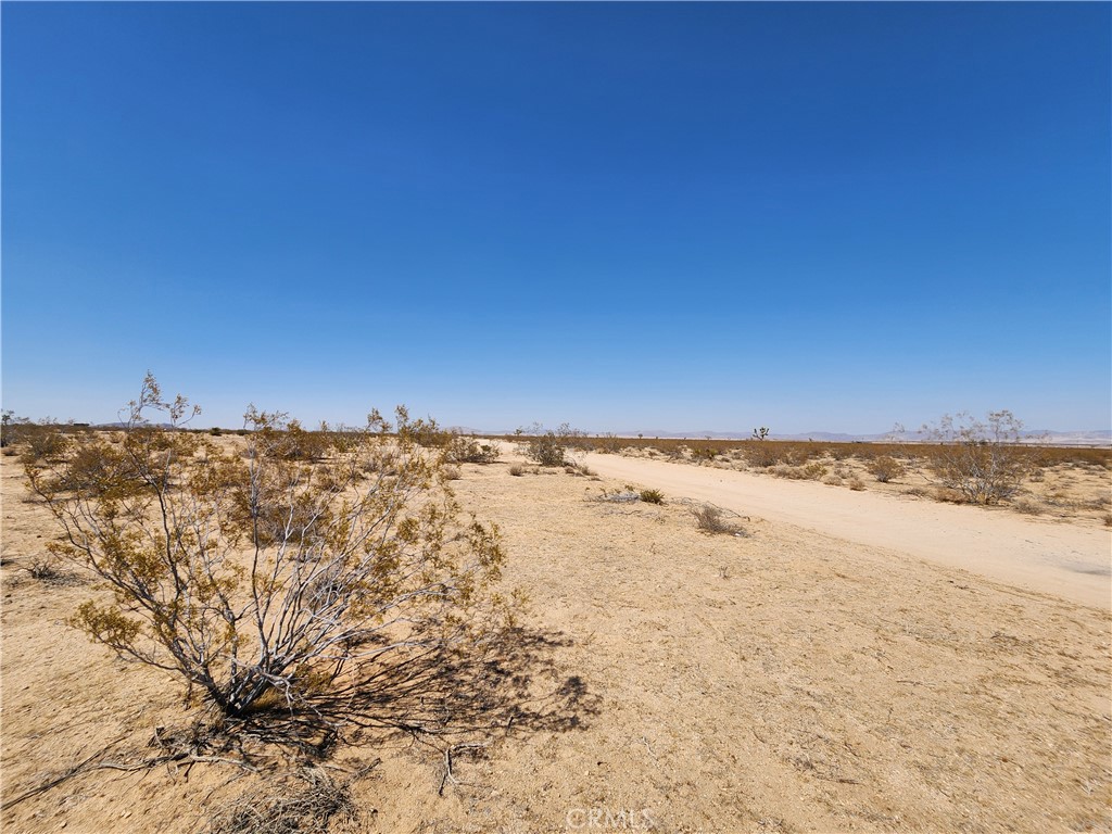 2025 Mc Garry Road Joshua Tree, CA 92252 - Photo 2 of 3