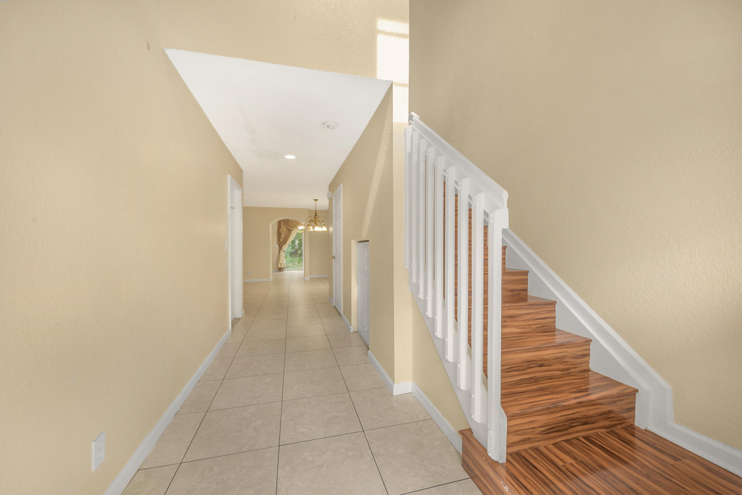 929 Imperial Lake Road West Palm Beach, FL 33413 - Photo 2 of 16 Interior Entrance