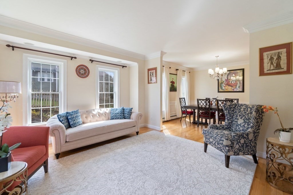 98 Beechwood Road Wellesley, MA 02482 - Photo 4 of 32