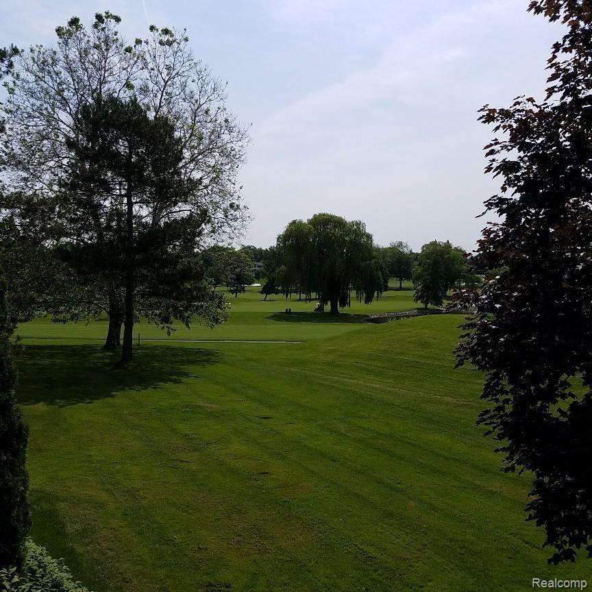 942 Golfview Court Rochester, MI 48307 - Photo 4 of 24 golf course beauty