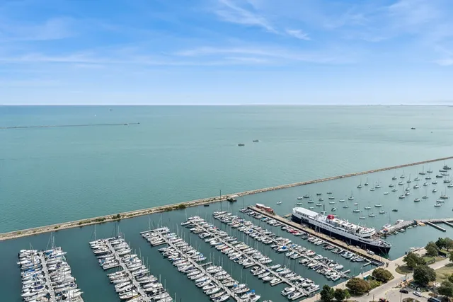 $2,510,000 | 211 North Harbor Drive, Unit 3302, Chicago, IL 60601