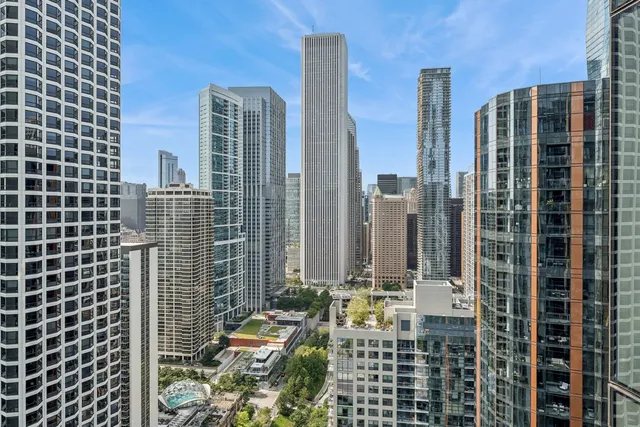 $2,510,000 | 211 North Harbor Drive, Unit 3302, Chicago, IL 60601