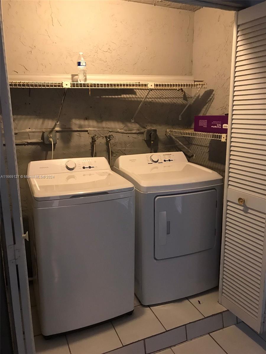 423 Northeast 210th Cir Terrace, Unit 10425 Miami, FL 33179 - Photo 28 of 37 a utility room with washer and dryer