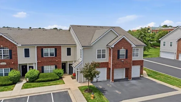 $275,000 | 11625 Tomahawk Creek Parkway, Unit L, Leawood, KS 66211