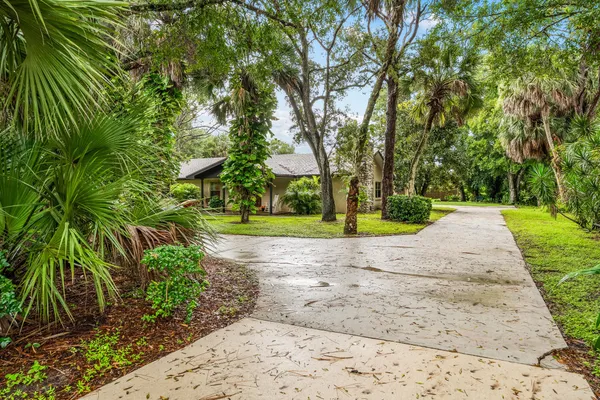 $469,968 | 4153 1st Street Southwest, Vero Beach, FL 32968
