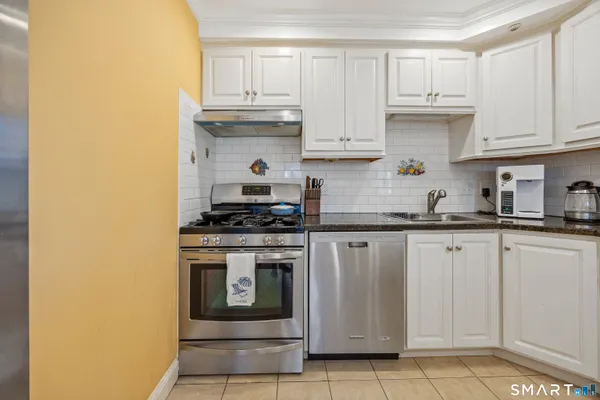 $429,900 | 245 Sunnyridge Avenue, Unit 1, Fairfield, CT 06824