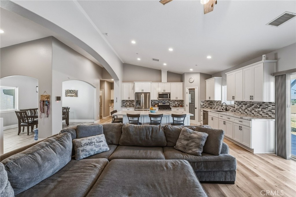 16169 Rancherias Road Apple Valley, CA 92307 - Photo 10 of 27