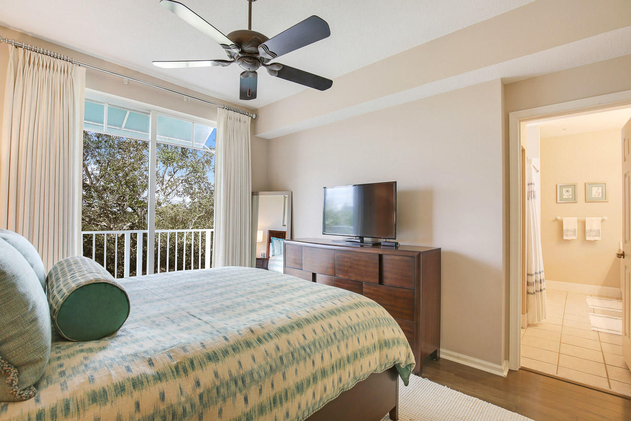 1152 University Boulevard, Unit 22 Jupiter, FL 33458 - Photo 11 of 19 Master Bedroom