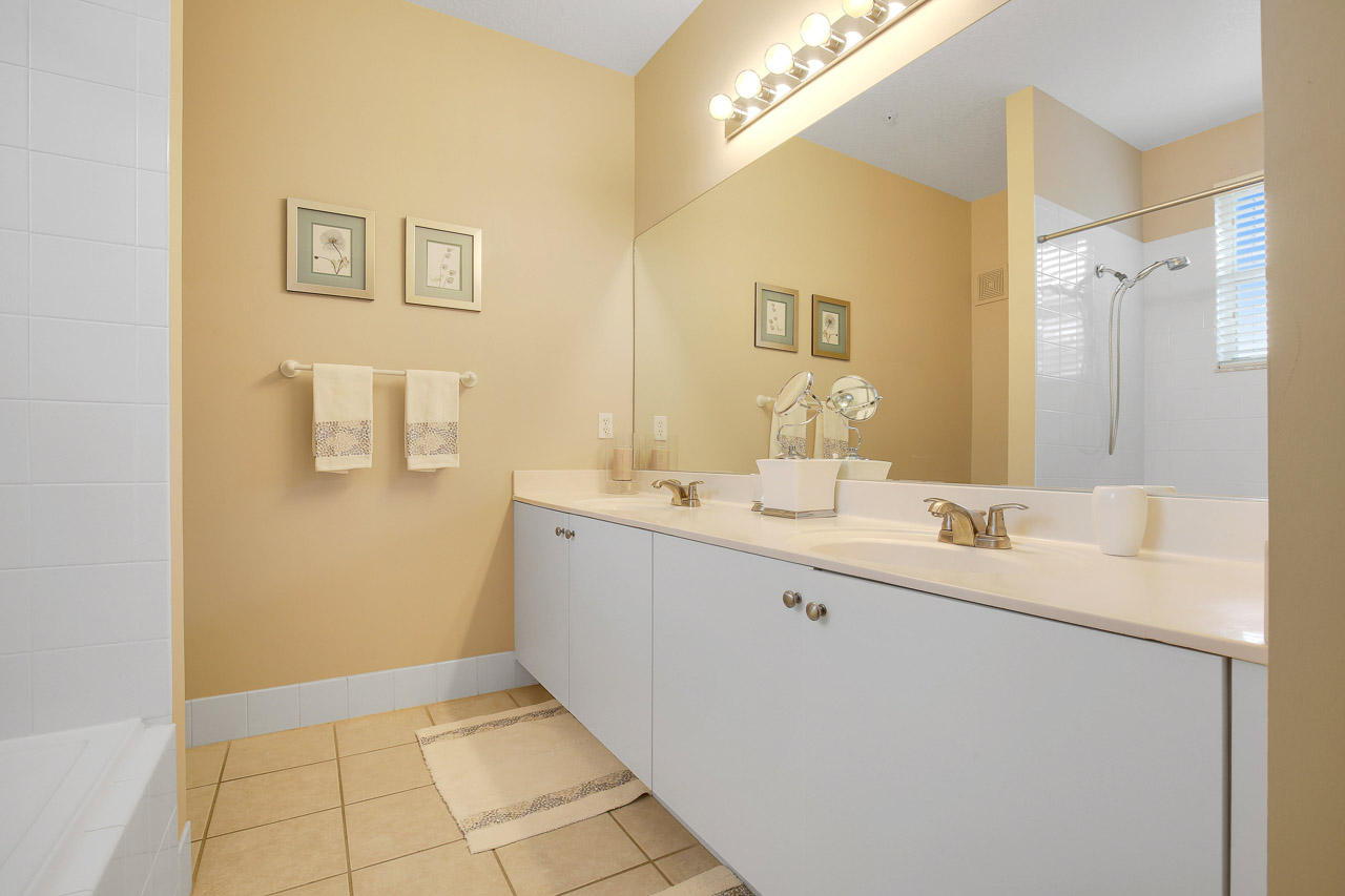 1152 University Boulevard, Unit 22 Jupiter, FL 33458 - Photo 14 of 19 Master Bath