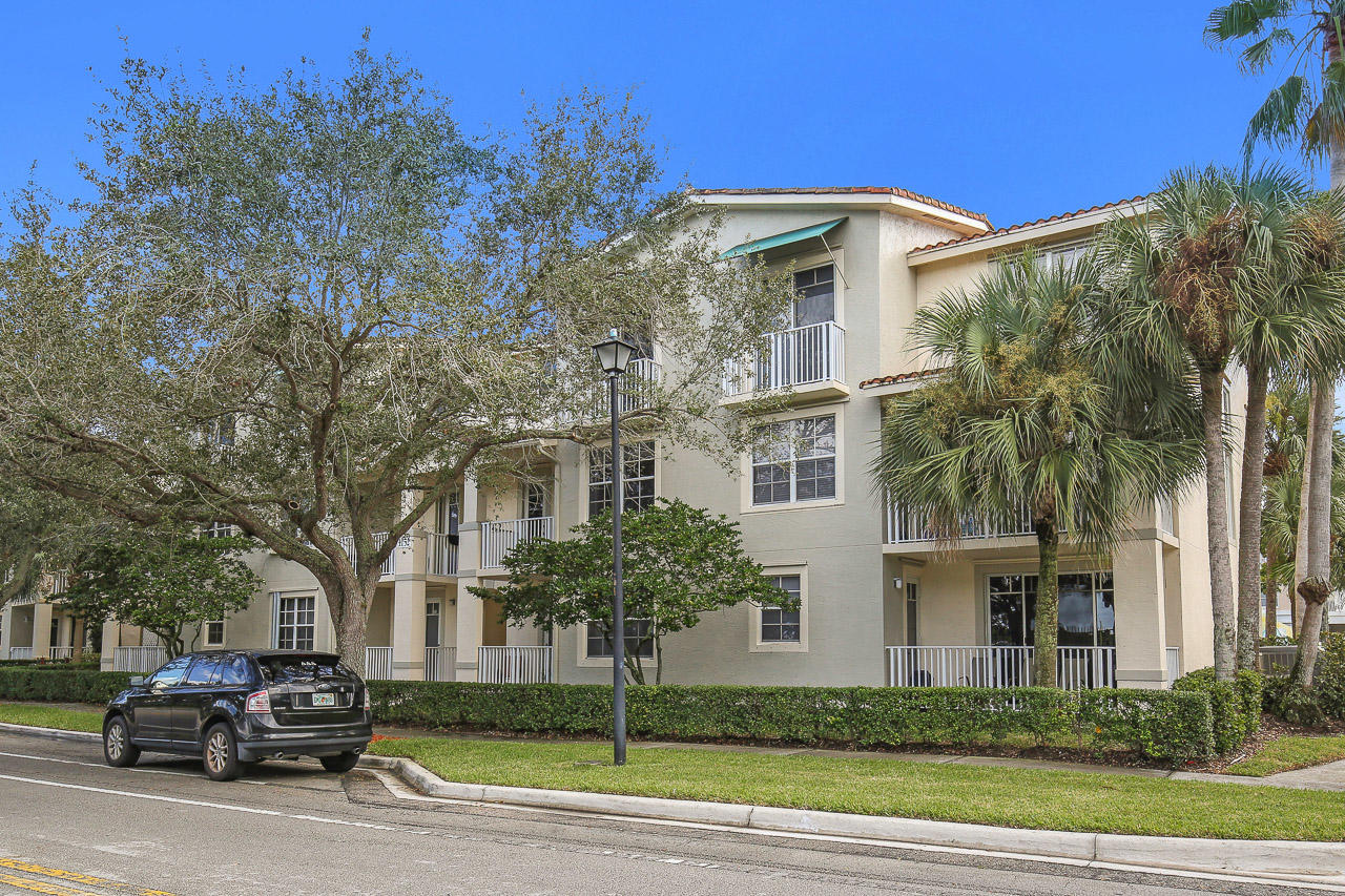 1152 University Boulevard, Unit 22 Jupiter, FL 33458 - Photo 3 of 19 Exterior Back