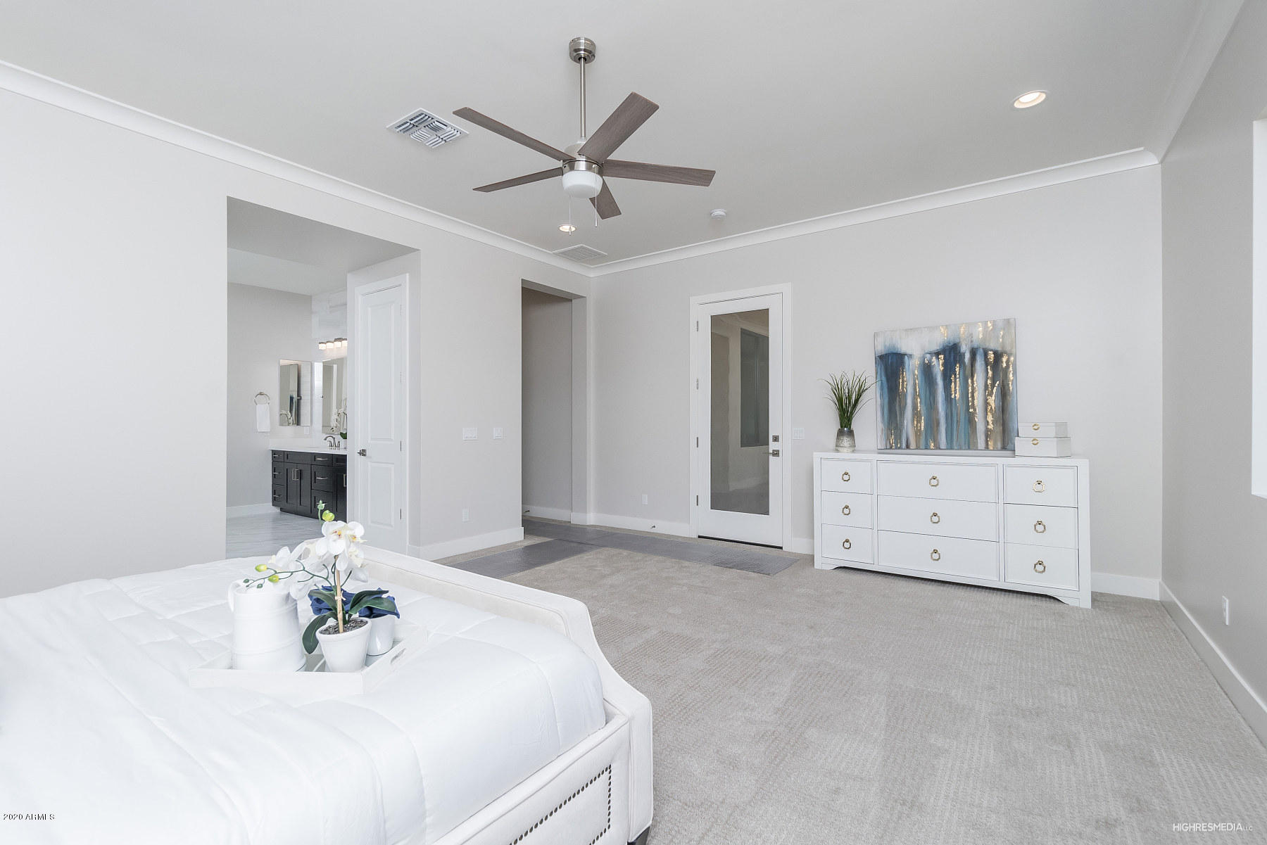 4270 East Phelps Road Phoenix, AZ 85032 - Photo 13 of 23 HRM7757_web