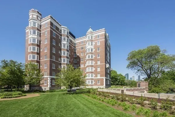 $860,000 | 20 Chapel Street, Unit A703, Brookline, MA 02446